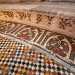 Si trova posta al centro di un pavimento finemente decorato a mosaico con forme geometriche dai colori accesi in cui sembra ripetersi, nel motivo ornamentale, il monogramma cufico di Allah  grande. C chi ritiene che sia un segno lasciato proprio dalle maestranze saracene che contribuirono alla costruzione della Basilica